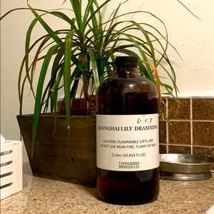 COPY - Tom Ford Shanghai lily dramming